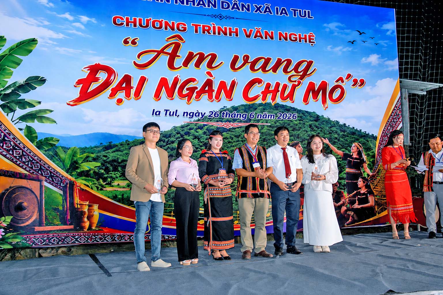 Trao giải Chương trình Âm Vang Đại Ngàn Chư Mố