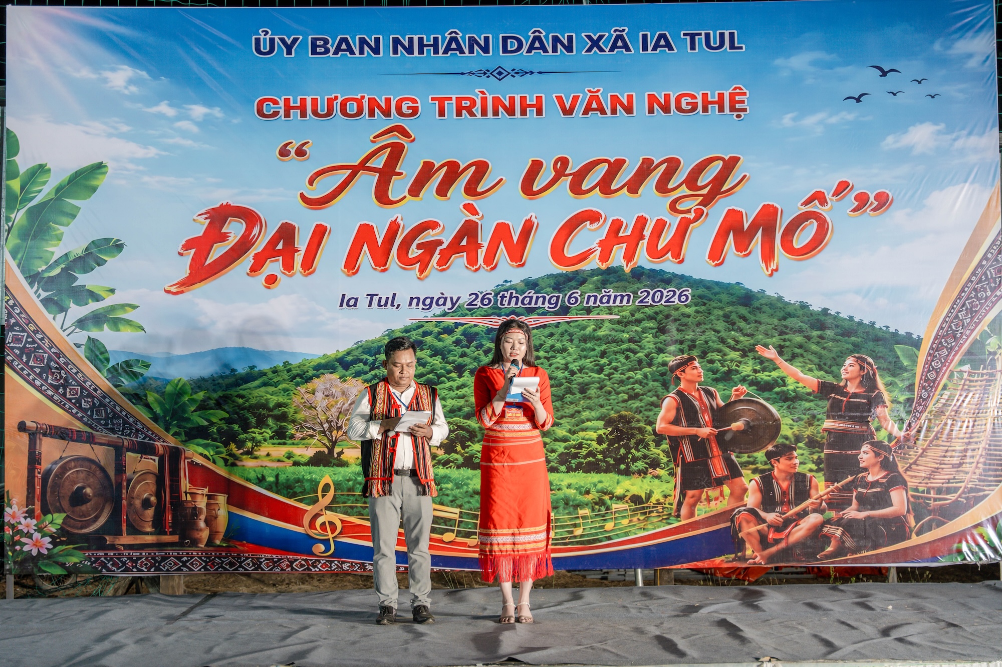 Chương trình văn nghệ Âm Vang Đại Ngàn Chư Mố